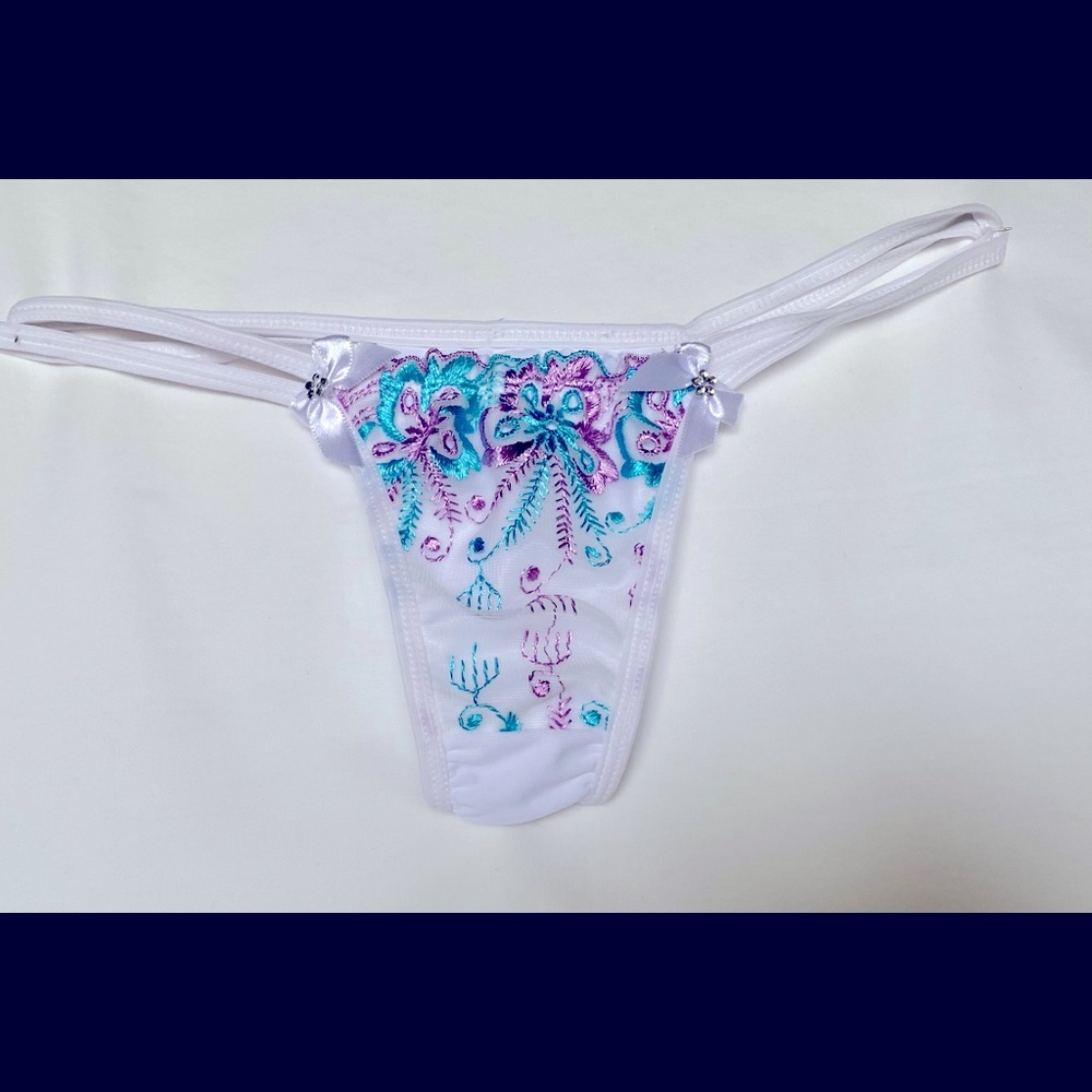 NWT  Beautiful Sexy Embroidered Dental Floss Small